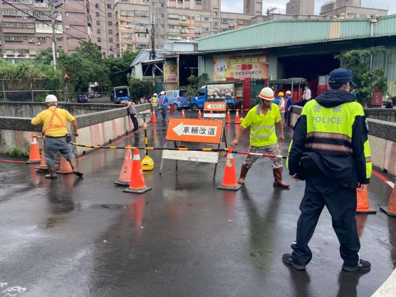 1﹒封橋封路確認人員安全