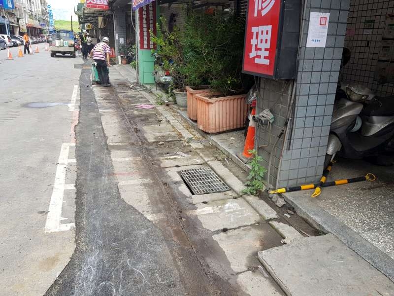 1﹒側溝蓋板施作前作業