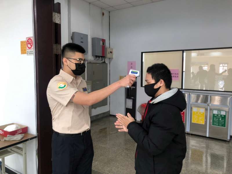 3.進抽籤會場前量額溫