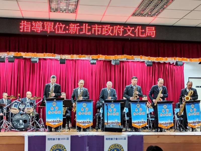 6.集賢爵士樂團精賣力的演出