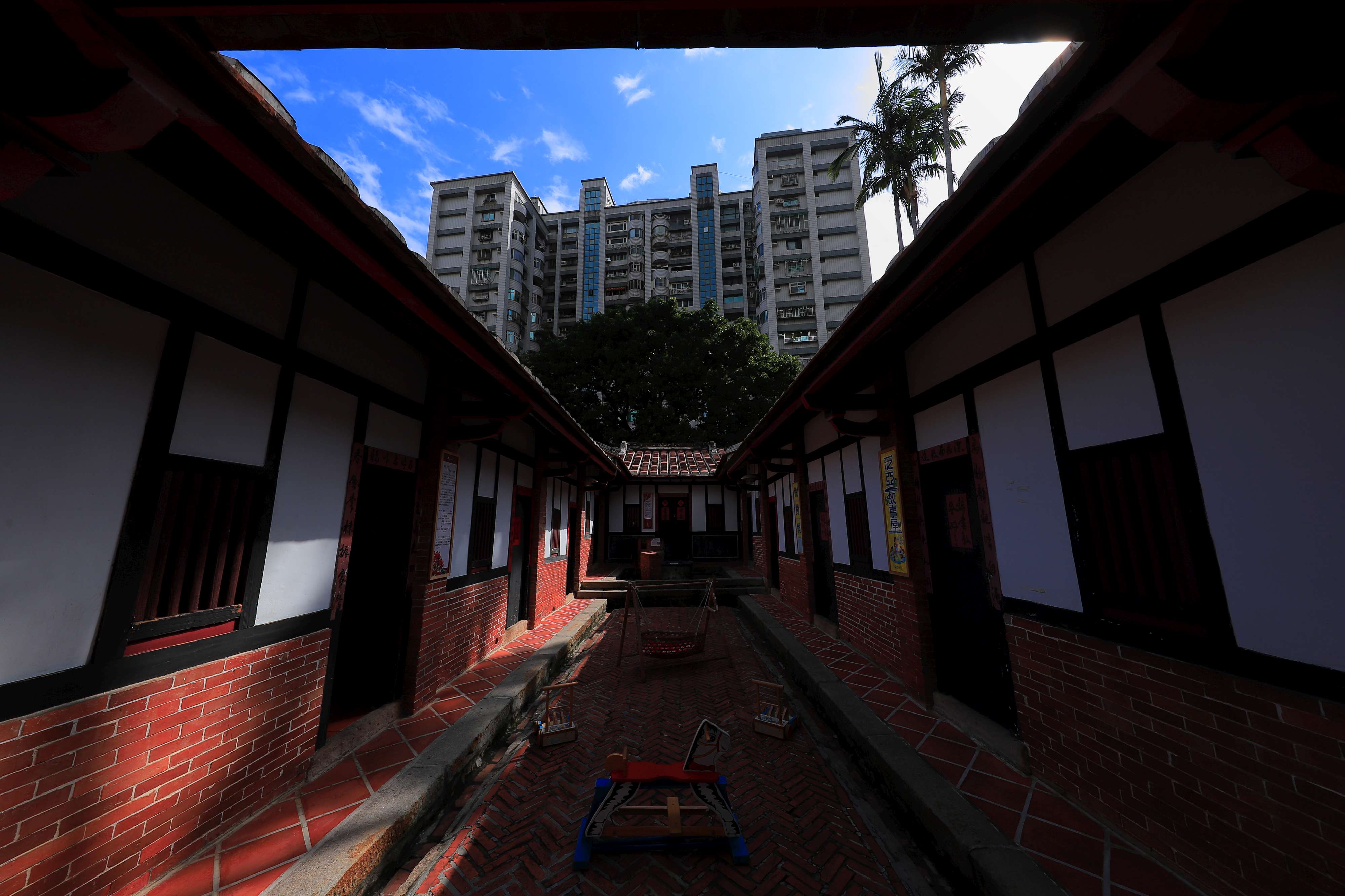 10.110年捕捉蘆洲之美攝影比賽佳作獎-鄭有益-傳統與現代