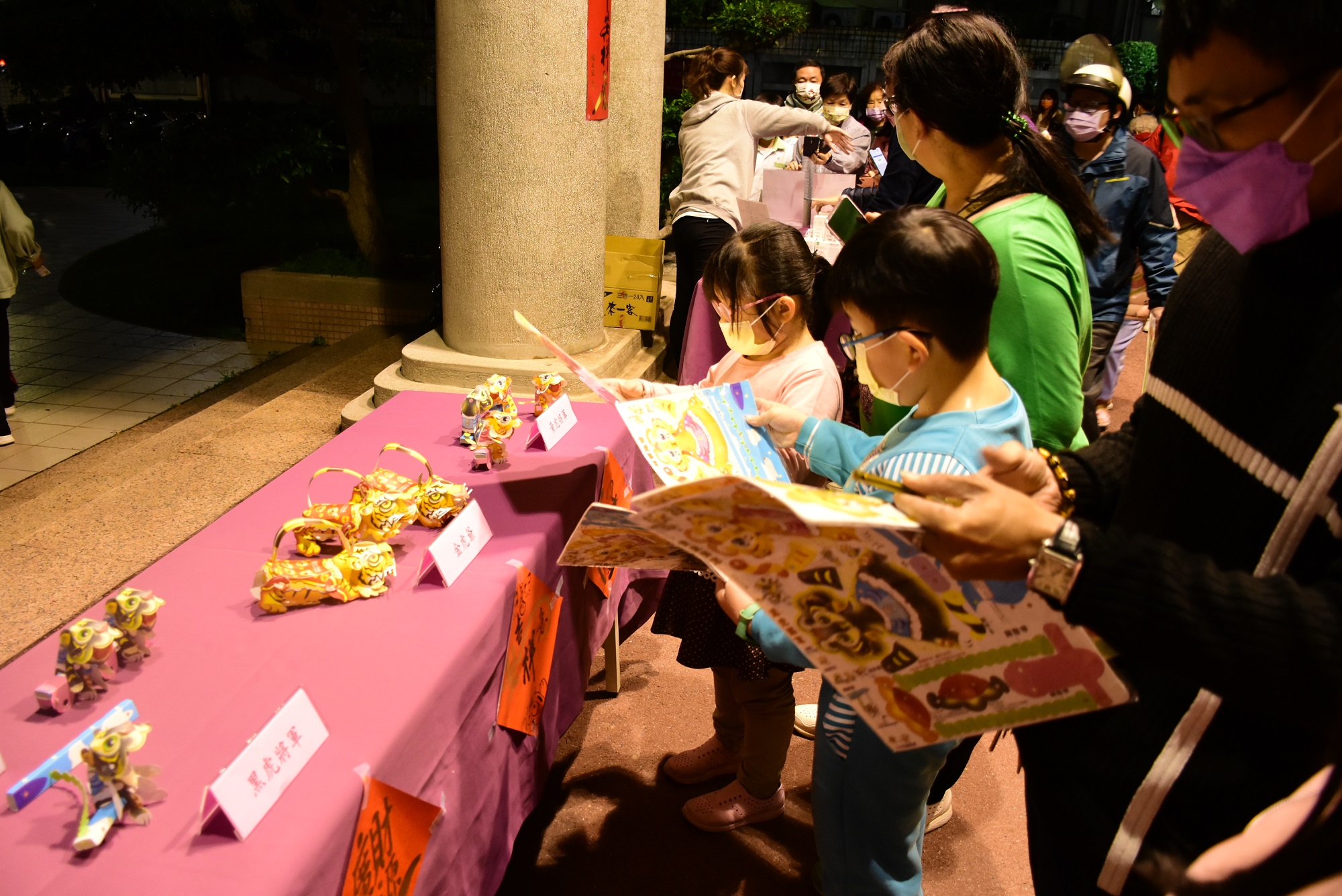 6.小朋友們欣賞提燈展示