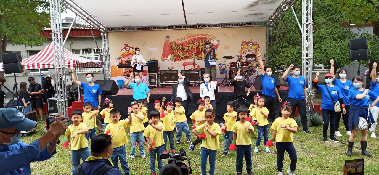 21.由蘆洲北大幼兒園純真可愛的小朋友們為活動帶來的小小神將舞，可愛模樣萌翻在場所有佳賓