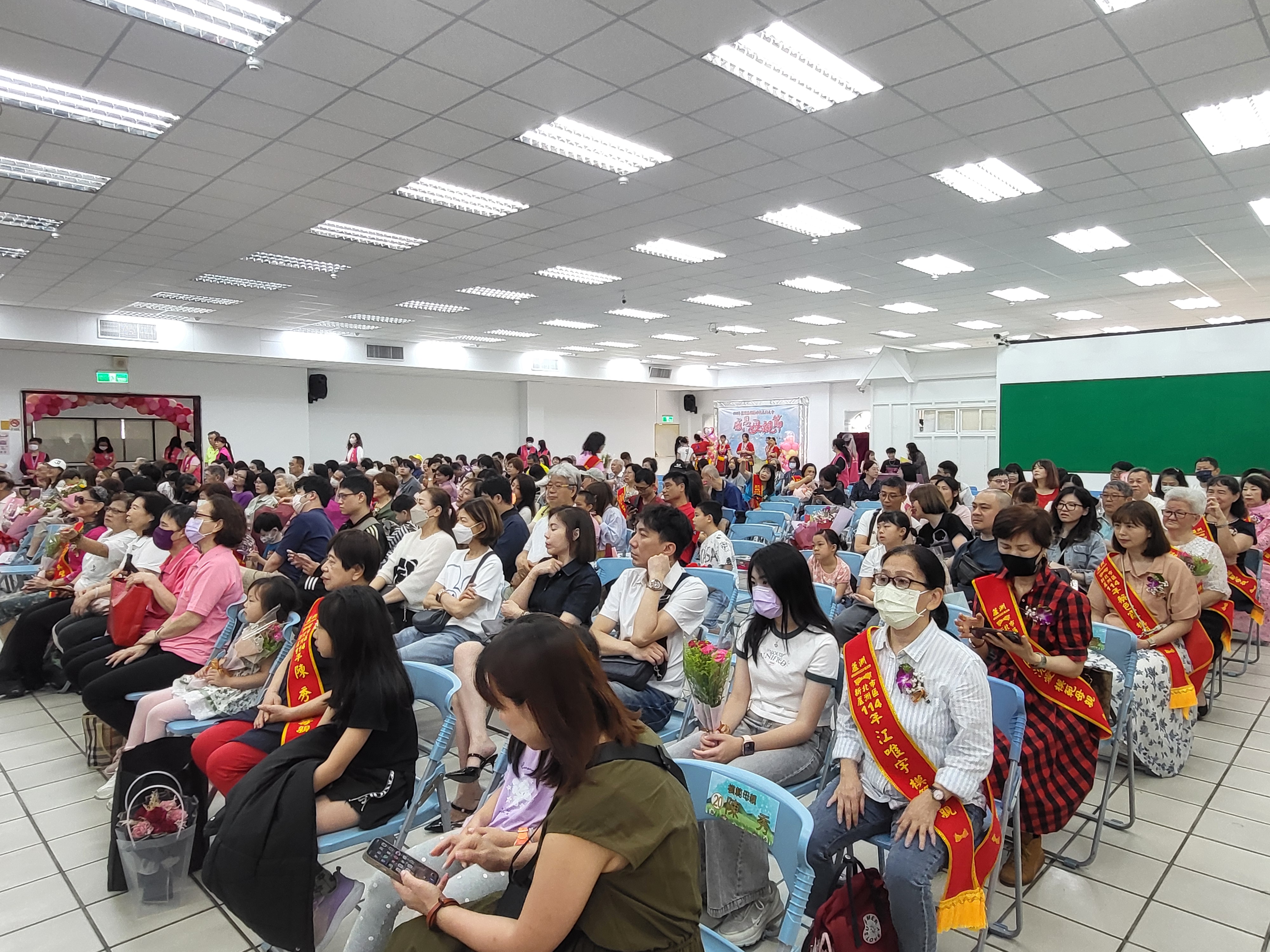 蘆洲區模範母親表揚活動現場聚集37組模範母親