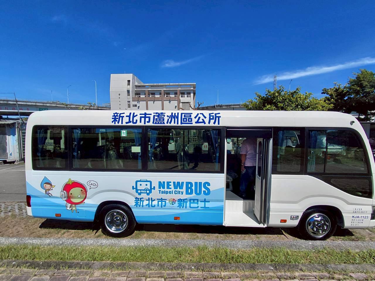蘆洲區新巴士新車KJA-1123交車驗收